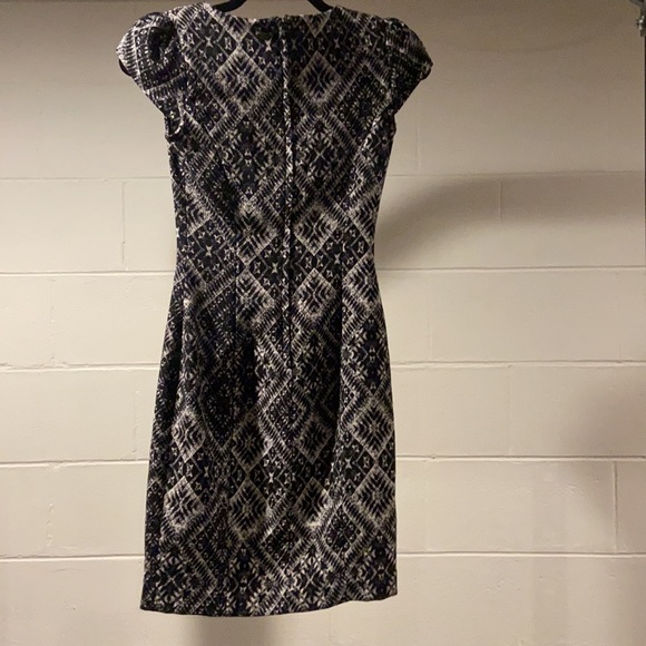 Size 2 H&M Cap Sleeve Printed Dress - Picture 2 of 5